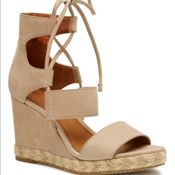 NWT💛Frye Roberta Ghillie Suede Wedge Sandal - Picture 4 of 8